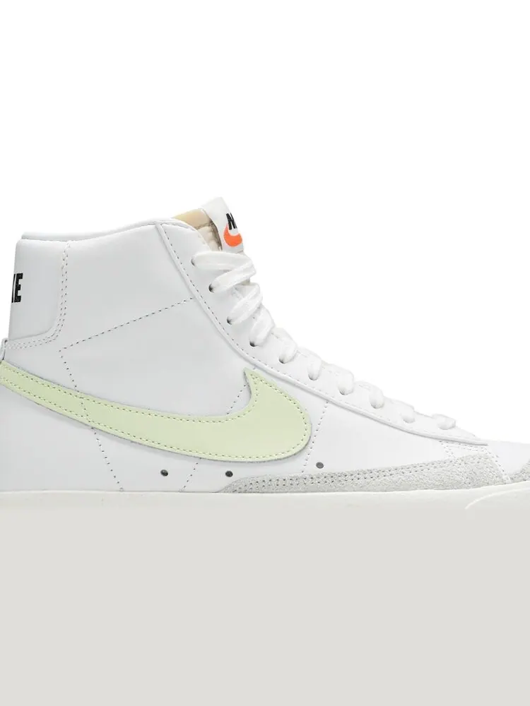 Кроссовки Nike Wmns Blazer Mid '77 'Barely Volt' — изображение 2 из 8, белый