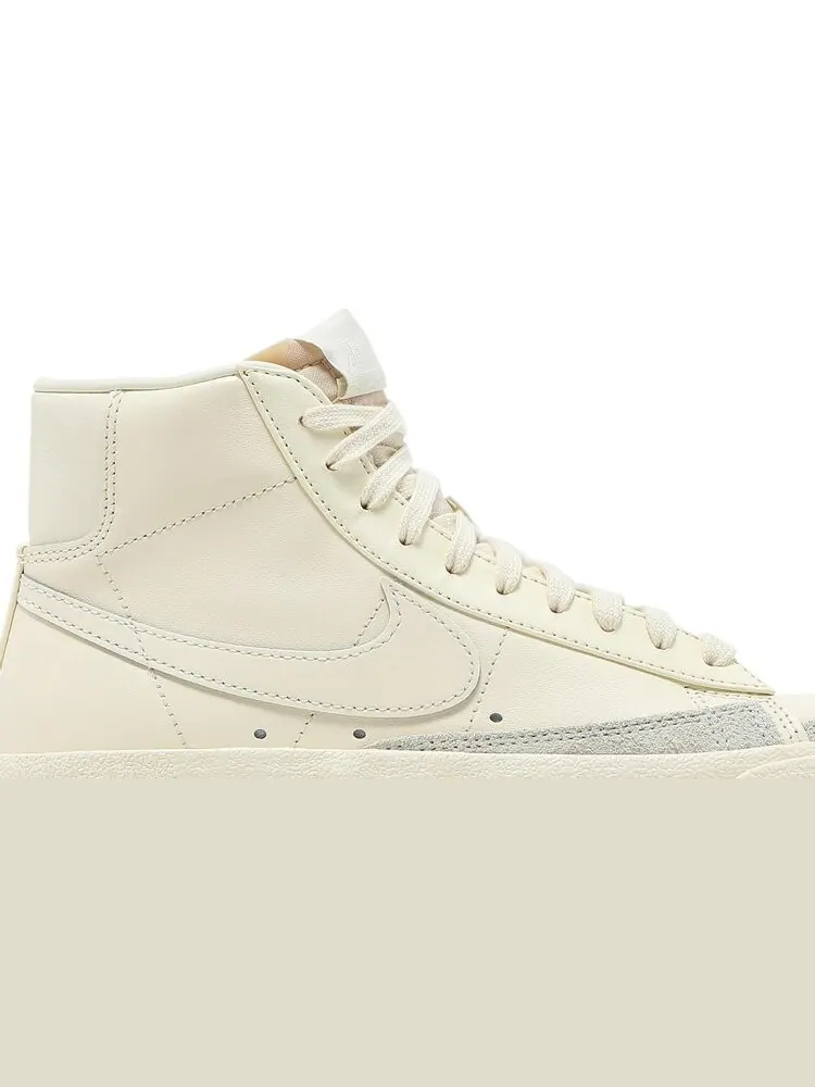 Кроссовки Nike Wmns Blazer Mid '77 Vintage 'Coconut Milk' — изображение 2 из 8, бежевый