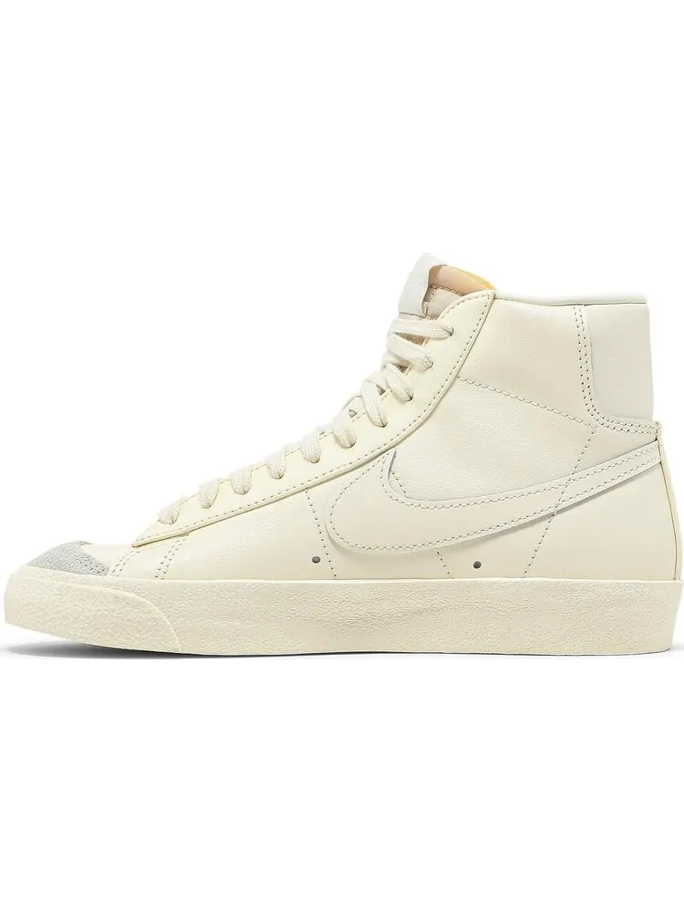 Кроссовки Nike Wmns Blazer Mid '77 Vintage 'Coconut Milk' — изображение 3 из 8, бежевый