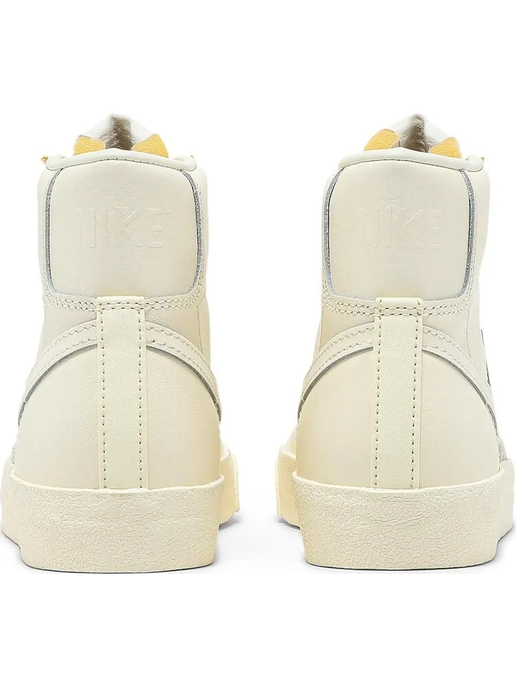 Кроссовки Nike Wmns Blazer Mid '77 Vintage 'Coconut Milk' — изображение 6 из 8, бежевый