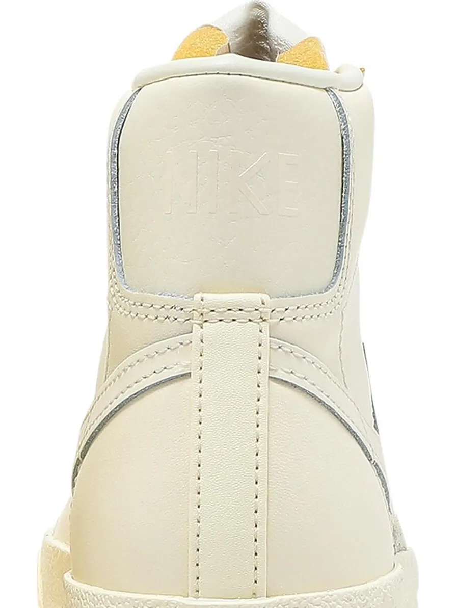 Кроссовки Nike Wmns Blazer Mid '77 Vintage 'Coconut Milk' — изображение 7 из 8, бежевый
