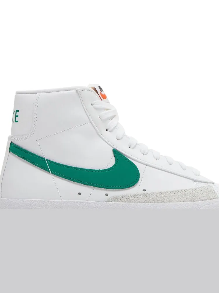 Кроссовки Nike Wmns Blazer Mid '77 Vintage 'White Malachite' — изображение 2 из 8, белый