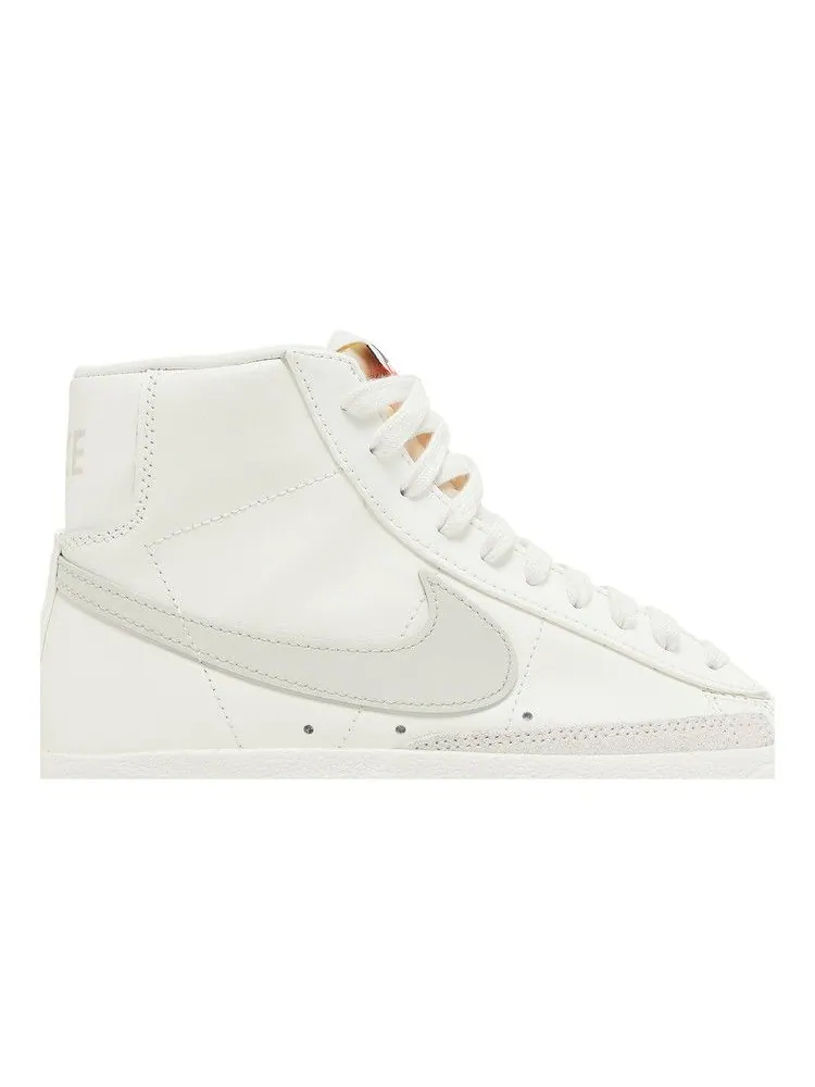 Кроссовки Nike Wmns Blazer Mid '77 Vintage 'Sail Light Bone' — изображение 3 из 9, светлый//черный