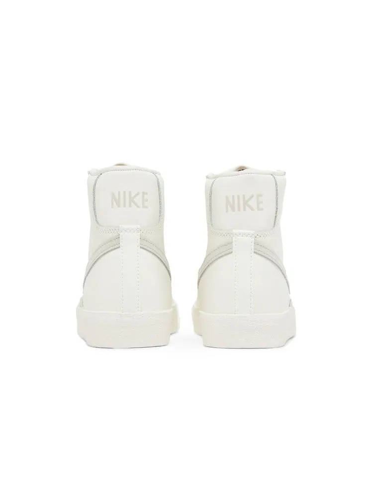 Кроссовки Nike Wmns Blazer Mid '77 Vintage 'Sail Light Bone' — изображение 7 из 9, светлый//черный