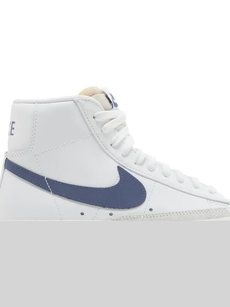 Кроссовки Wmns Blazer Mid '77 'White Diffused Blue' — изображение 2 из 4, белый