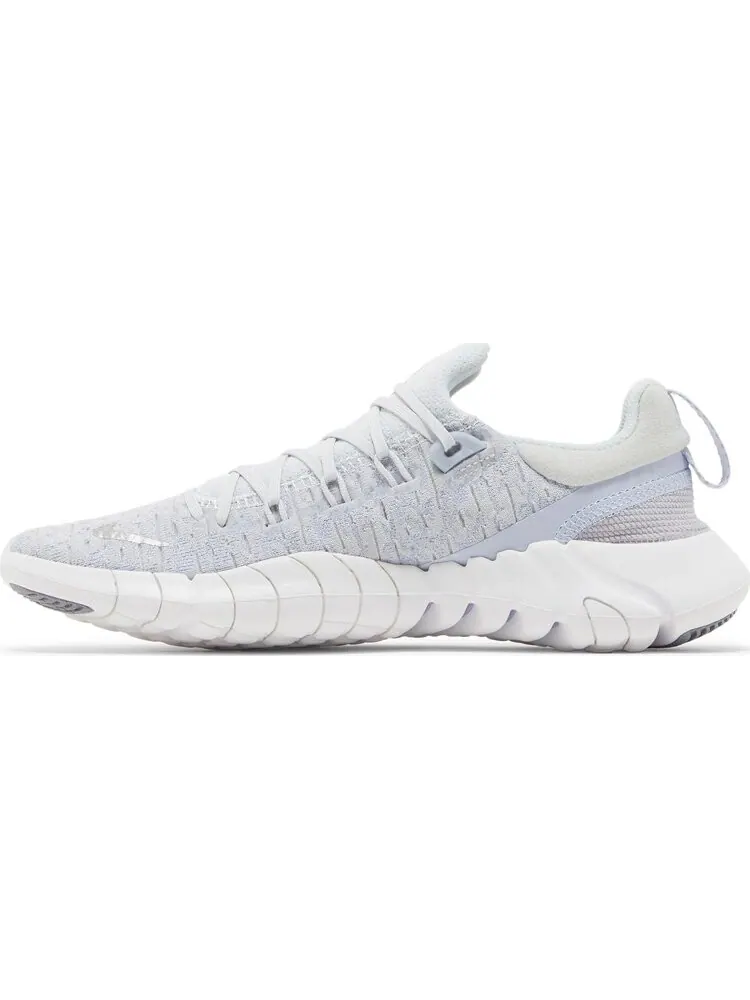 Кроссовки Nike Wmns Free Run 5.0 'Pure Platinum Metallic Silver' — изображение 3 из 8, серый