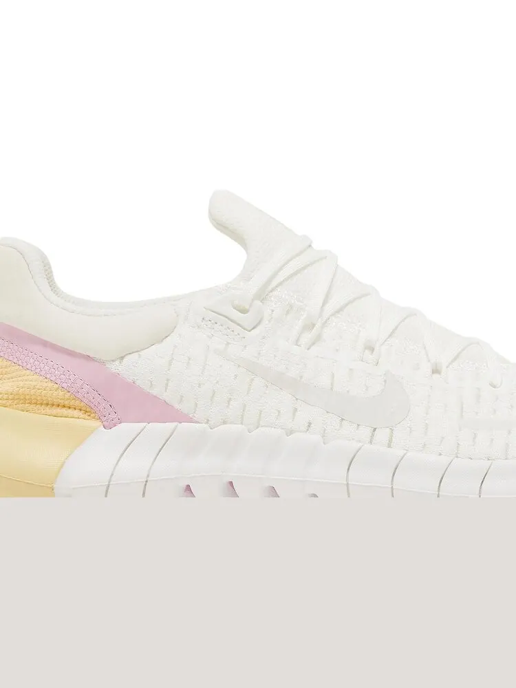 Кроссовки Nike Wmns Free Run 5.0 'Summit White Light Arctic Pink' — изображение 2 из 8, белый