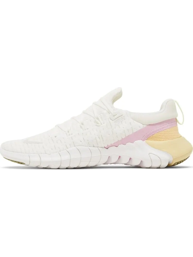 Кроссовки Nike Wmns Free Run 5.0 'Summit White Light Arctic Pink' — изображение 3 из 8, белый