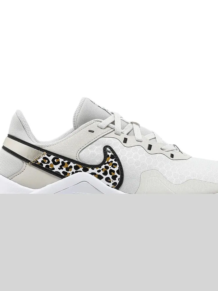 Кроссовки Nike Wmns Legend Essential 2 Premium 'Leopard' — изображение 2 из 8, бежевый