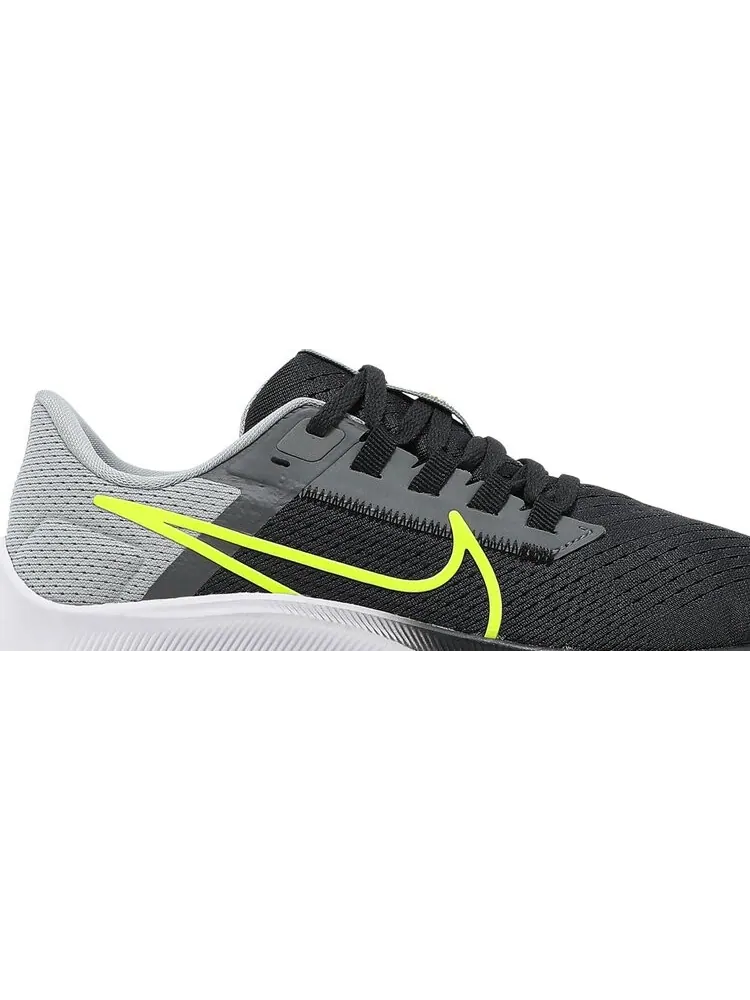 Кроссовки Nike Air Zoom Pegasus 38 GS 'Dark Smoke Grey Volt' — изображение 2 из 8, серый