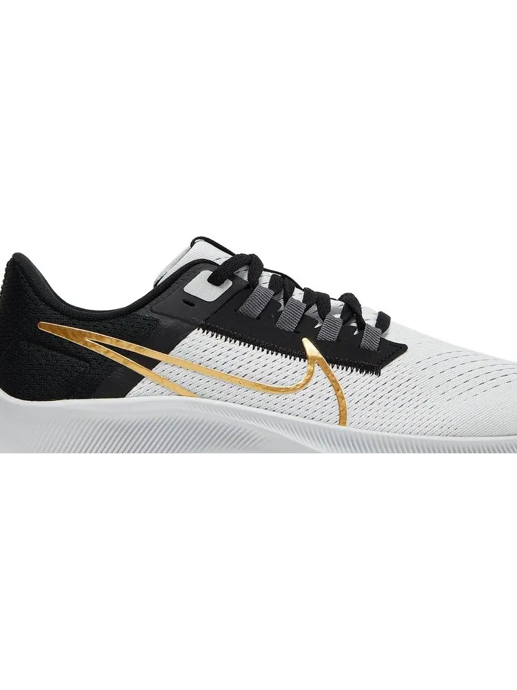 Кроссовки Nike Air Zoom Pegasus 38 GS 'Photon Dust Metallic Gold Coin' — изображение 2 из 8, серый
