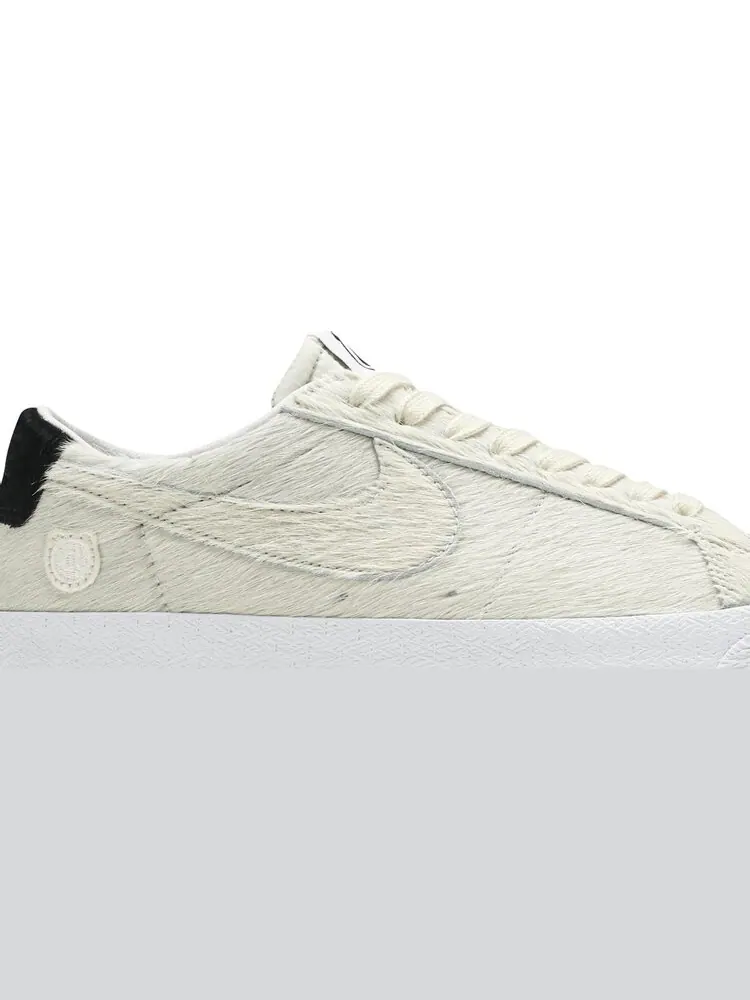 Кроссовки Nike Medicom Toy x Blazer Low SB 'BE@RBRICK' — изображение 2 из 8, бежевый