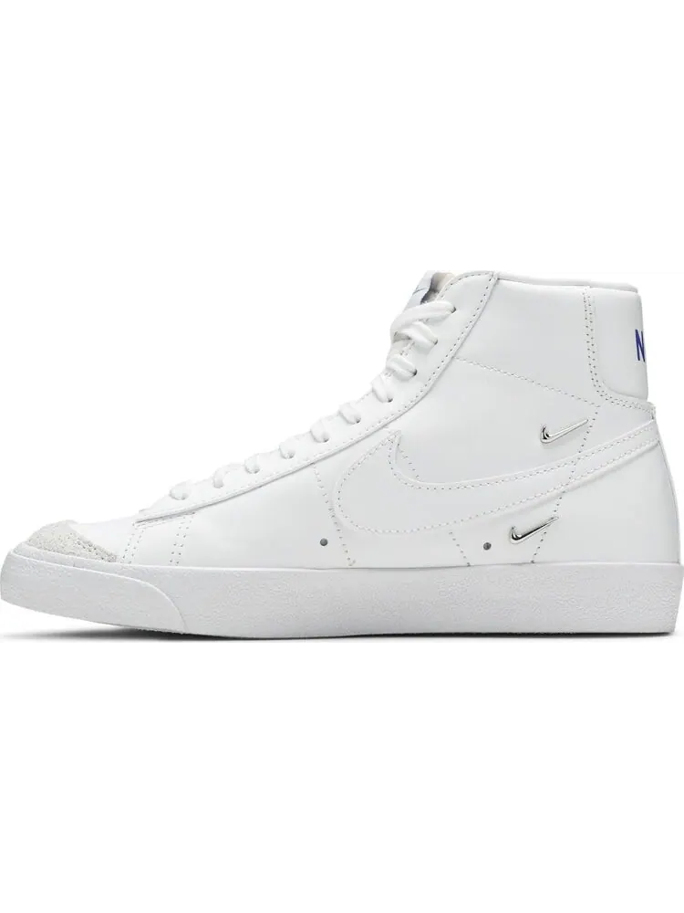 Кроссовки Nike Wmns Blazer Mid '77 SE 'Sisterhood - White Metallic Silver' — изображение 3 из 8, белый