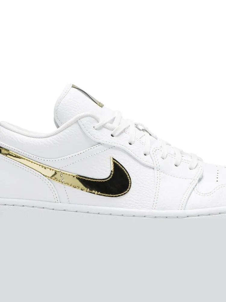 Кроссовки Wmns Air Jordan 1 Retro Low White Metallic Gold — изображение 2 из 8, золото