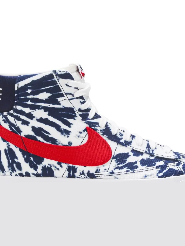 Кроссовки Nike Blazer Mid '77 Vintage 'Blue Tie-Dye' — изображение 2 из 8, синий