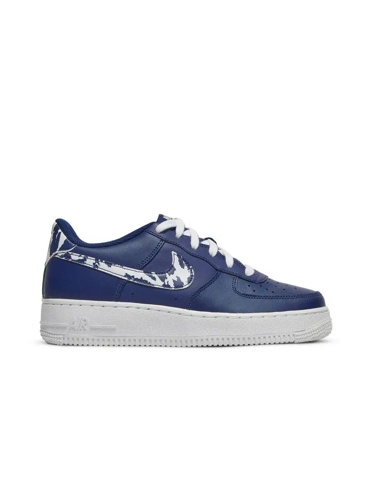 Кроссовки Nike Air Force 1 LV8 1 GS 'Splatter Swoosh - Blue Void' — изображение 2 из 9, синий/белый