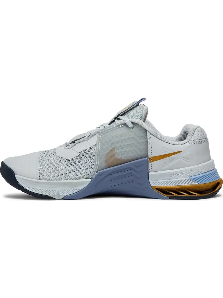 Кроссовки Nike Wmns Metcon 7 'Pure Platinum Metallic Gold Coin' — изображение 3 из 8, синий