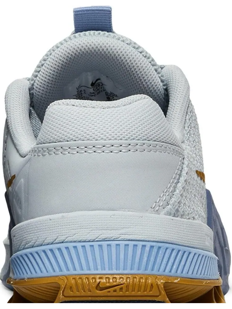 Кроссовки Nike Wmns Metcon 7 'Pure Platinum Metallic Gold Coin' — изображение 7 из 8, синий