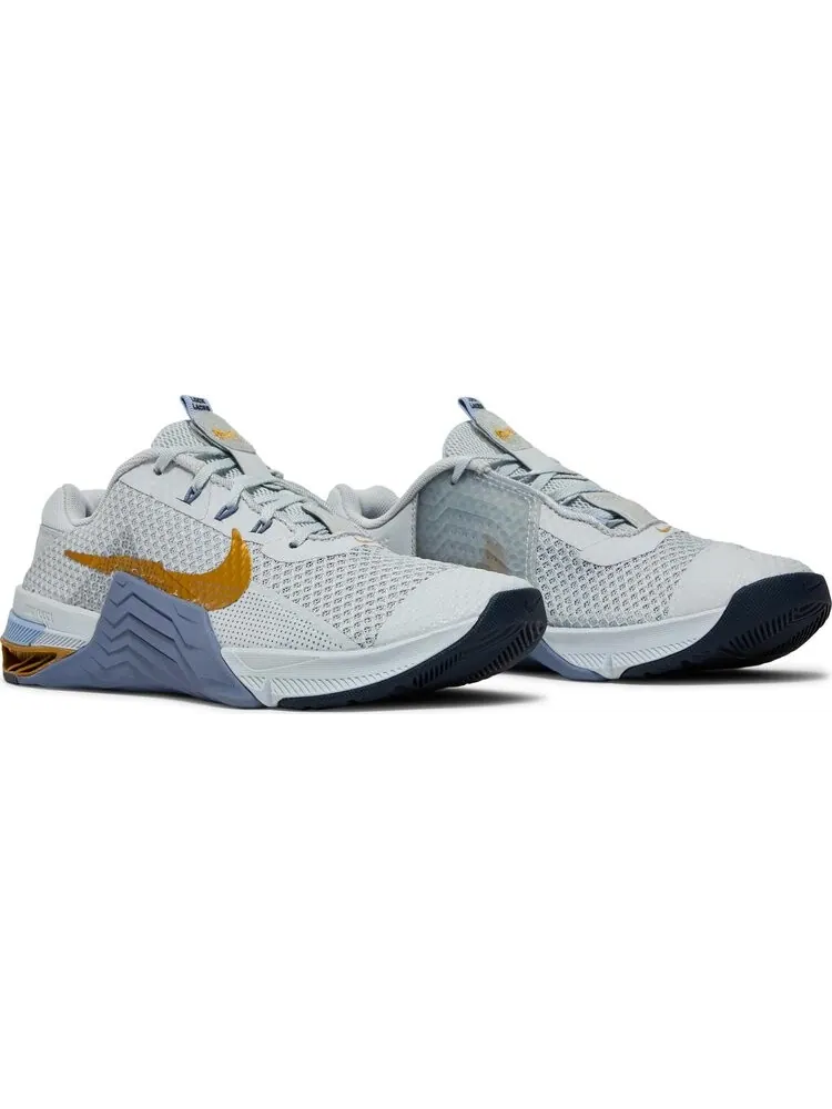 Кроссовки Nike Wmns Metcon 7 'Pure Platinum Metallic Gold Coin' — изображение 8 из 8, синий