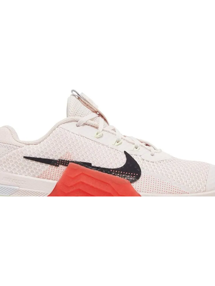 Кроссовки Nike Wmns Metcon 7 'Light Soft Pink Magic Ember' — изображение 2 из 8, розовый