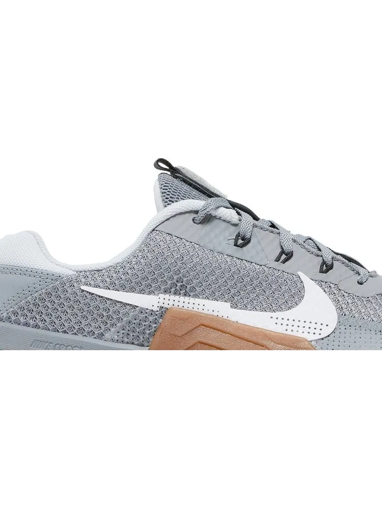Кроссовки Nike Metcon 7 'Particle Grey Gum' — изображение 2 из 8, серый