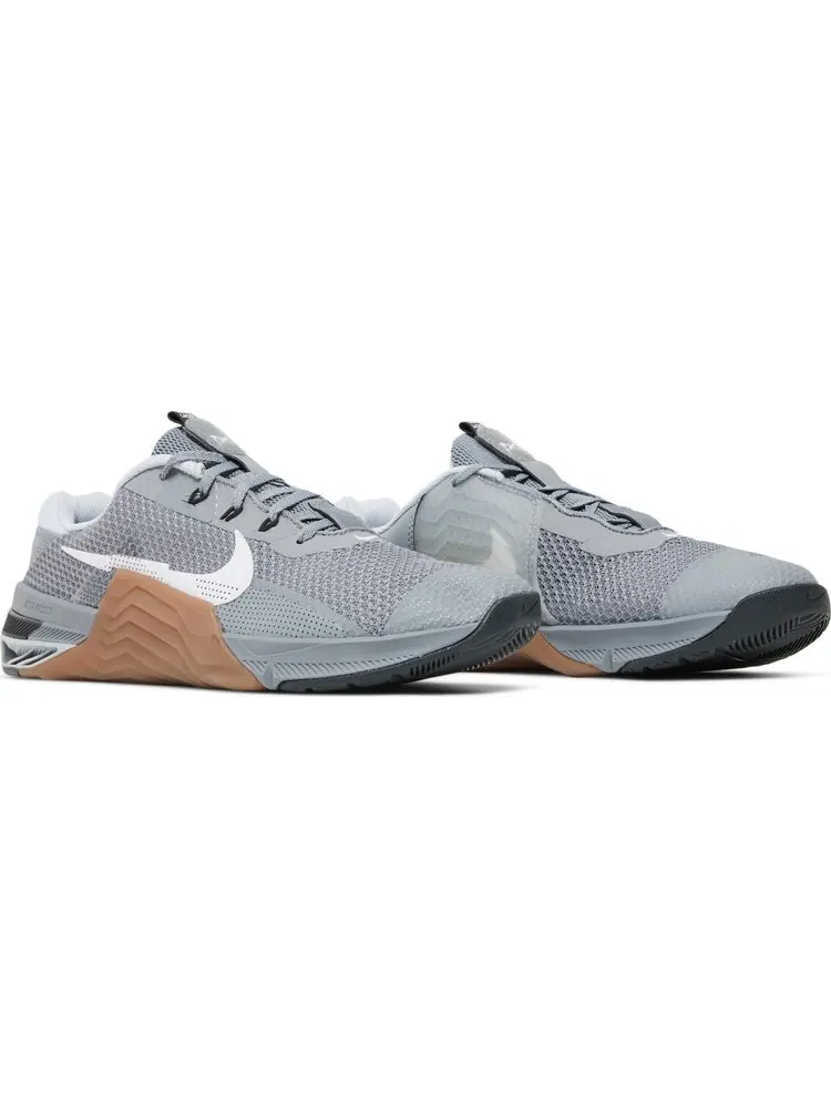 Кроссовки Nike Metcon 7 'Particle Grey Gum' — изображение 8 из 8, серый