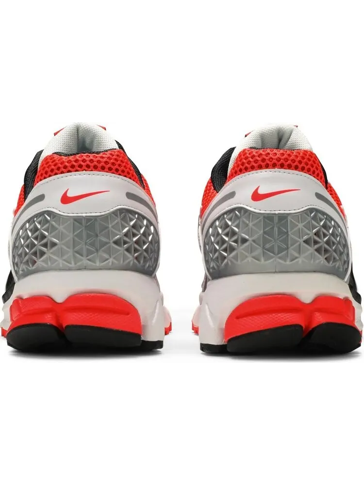 Кроссовки Nike Air Zoom Vomero 5 SE 'Bright Crimson' — изображение 6 из 8, красный