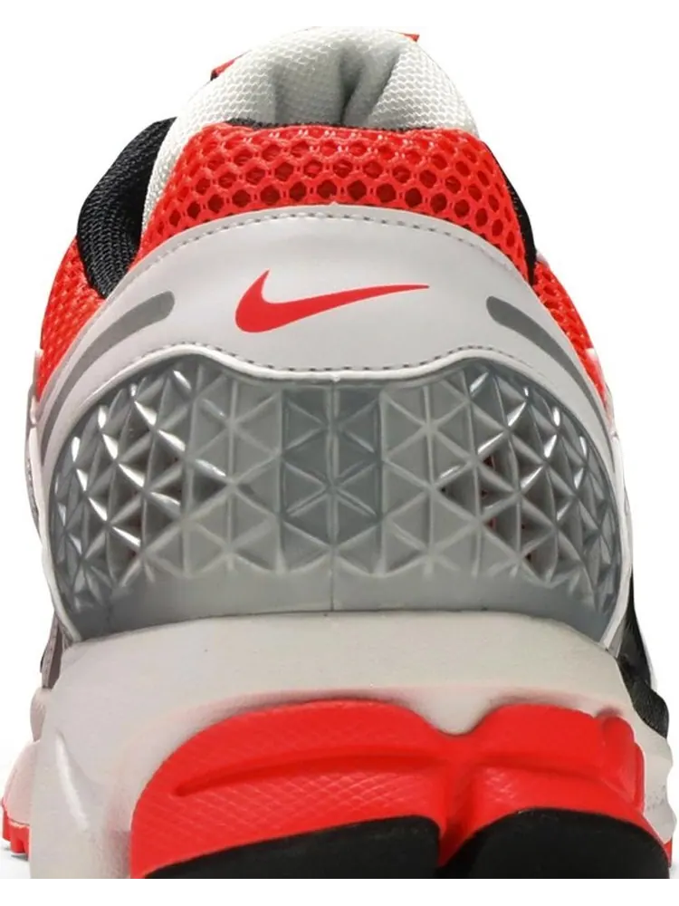 Кроссовки Nike Air Zoom Vomero 5 SE 'Bright Crimson' — изображение 7 из 8, красный