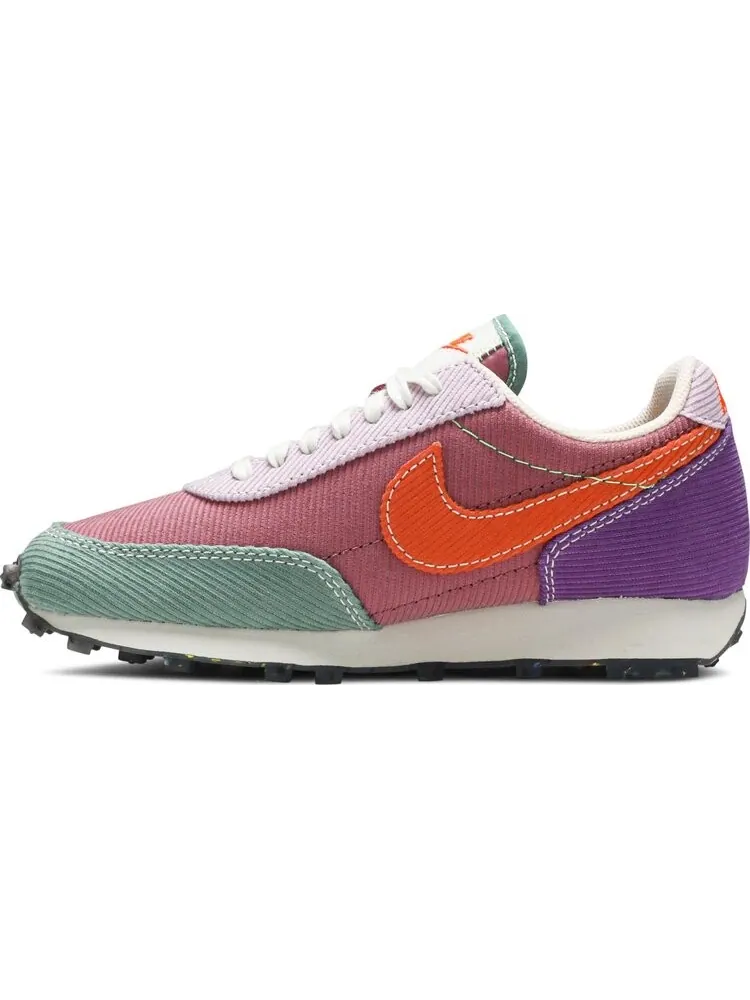 Кроссовки Nike Wmns Daybreak 'Corduroy - Desert Berry' — изображение 3 из 8, мульти