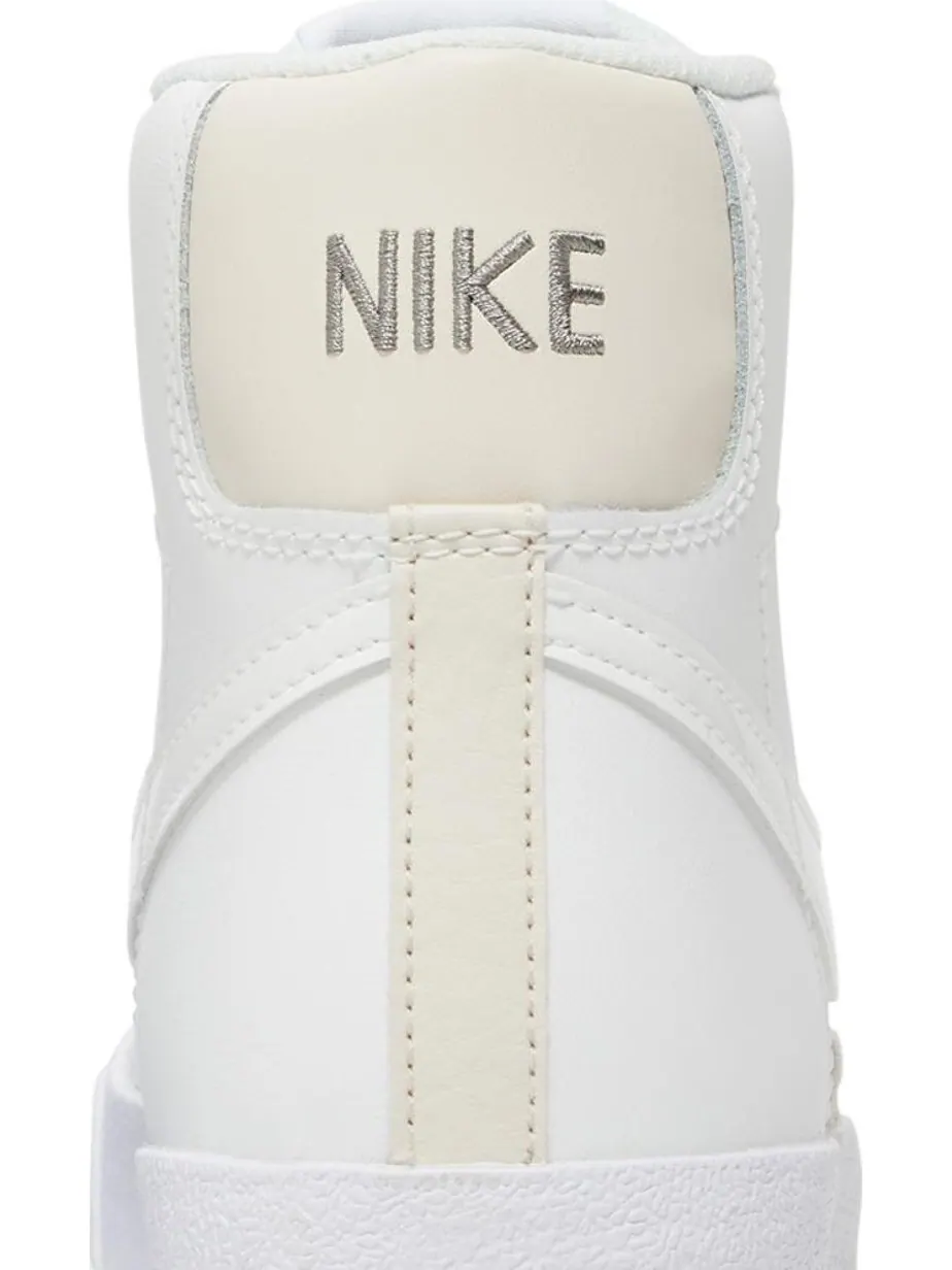 Кроссовки Nike Blazer Mid '77 GS 'White Light Orewood Brown' — изображение 7 из 8, белый