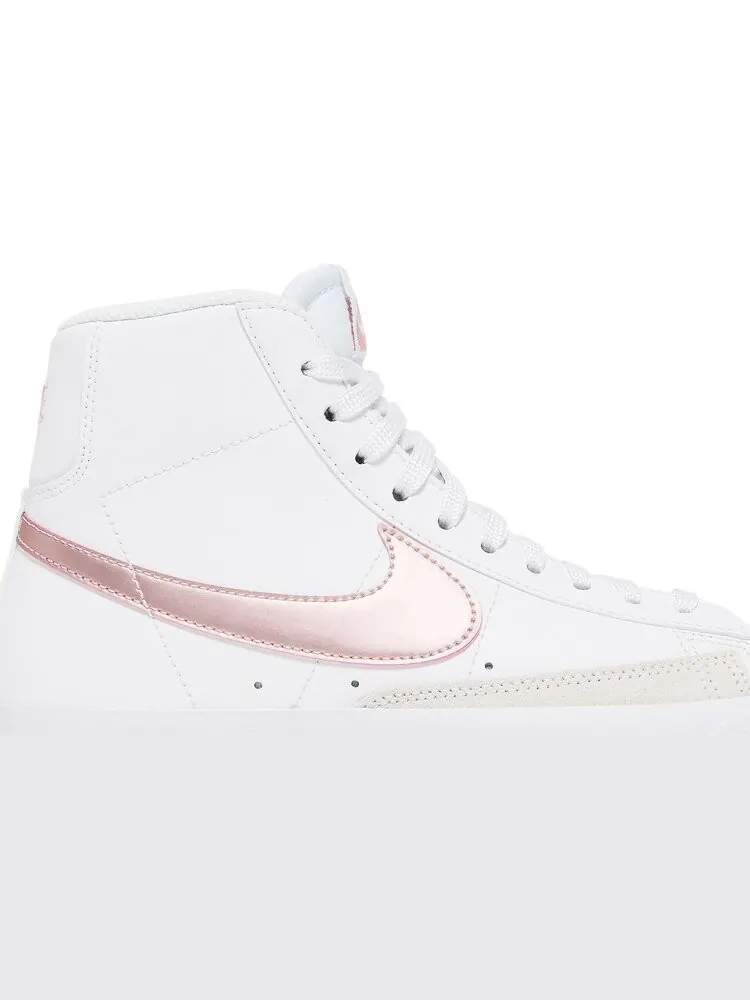 Кроссовки Nike Blazer Mid '77 GS 'White Pink Glaze' — изображение 2 из 8, белый