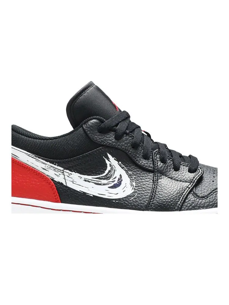 Кроссовки Air Jordan Air Jordan 1 Low 'Brushstroke Swoosh - Black Red' — изображение 3 из 9, черный