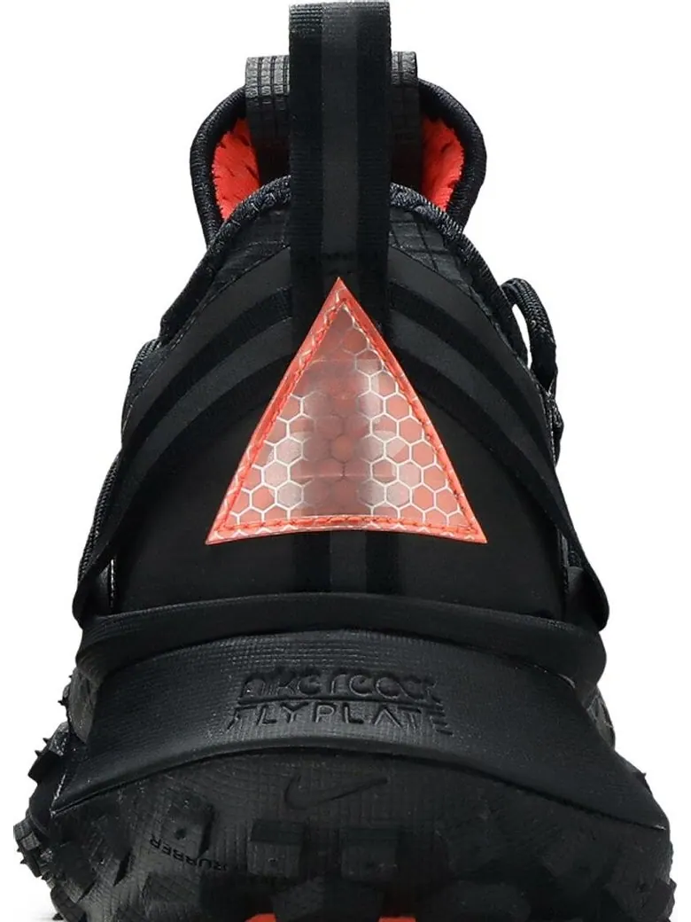 Кроссовки Nike ACG Mountain Fly Low 'Anthracite' — изображение 7 из 8, черный