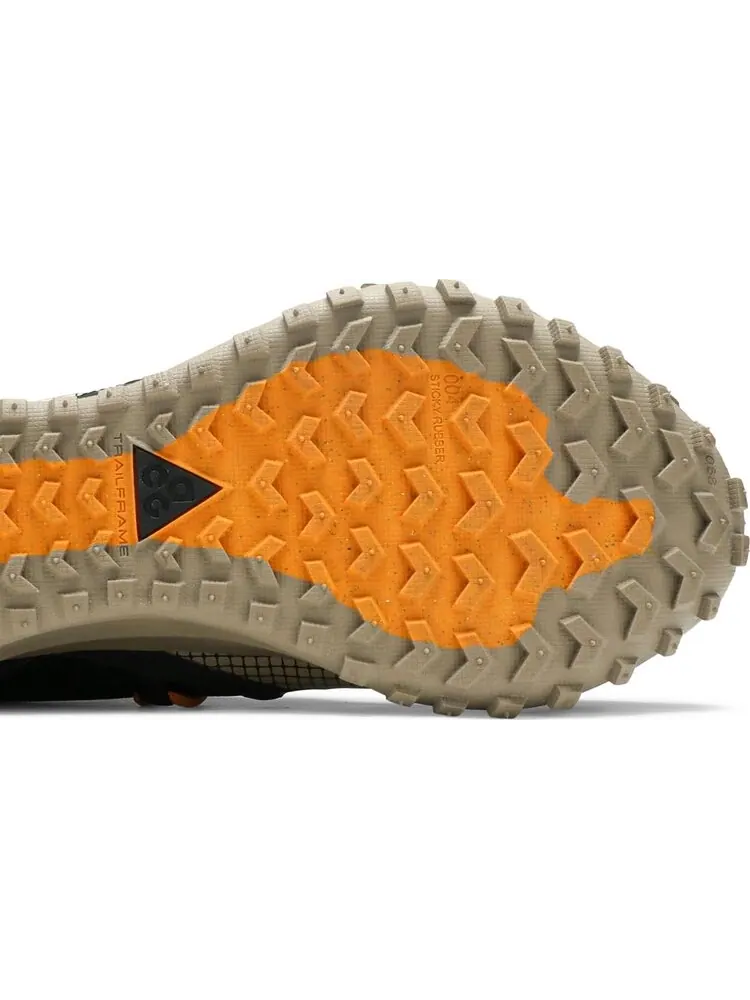 Кроссовки Nike ACG Mountain Fly Low 'Fossil Stone' — изображение 5 из 8, загар