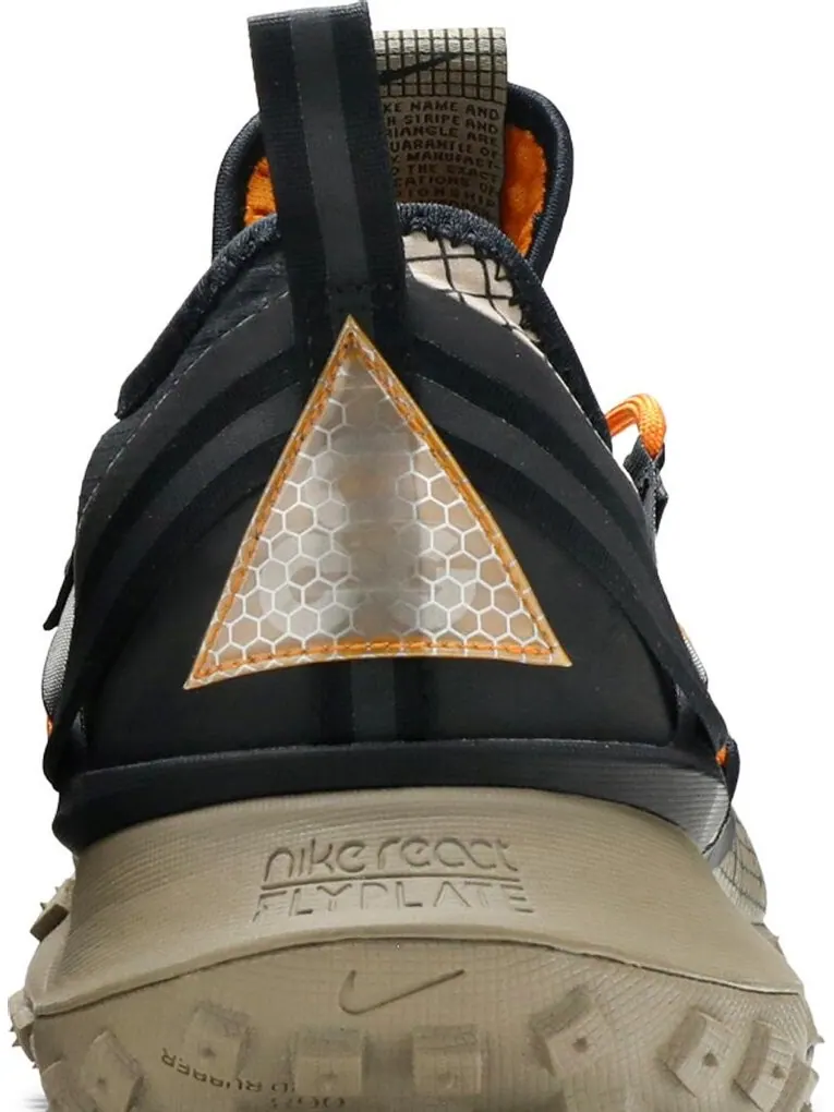 Кроссовки Nike ACG Mountain Fly Low 'Fossil Stone' — изображение 7 из 8, загар