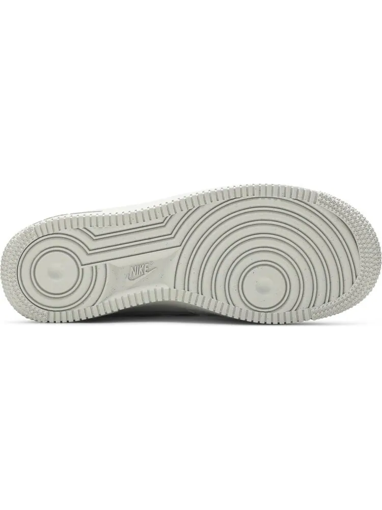 Кроссовки Nike Wmns Air Force 1 '07 SE 'Recycled Wool Pack - White Black' — изображение 4 из 8, белый