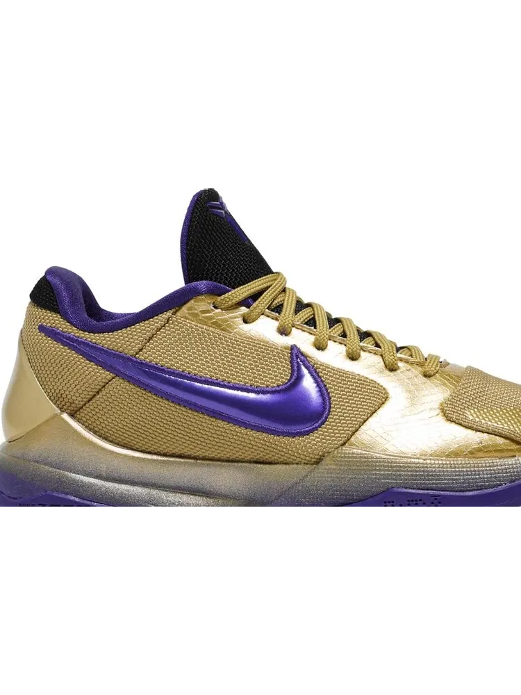 Кроссовки Nike Undefeated x Zoom Kobe 5 Protro 'Hall Of Fame' — изображение 2 из 8, золото