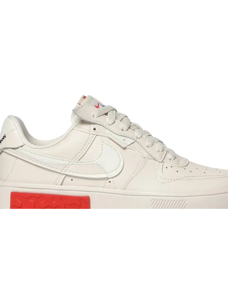 Кроссовки Nike Wmns Air Force 1 Fontanka 'Pearl White University Red' — изображение 2 из 8, бежевый