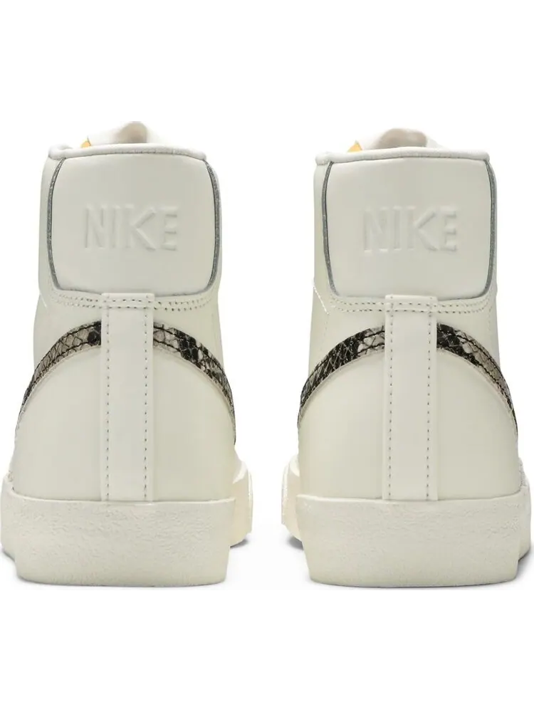 Женские кроссовки Nike Blazer Mid '77 SE 'Snakeskin' — изображение 6 из 8, бежевый