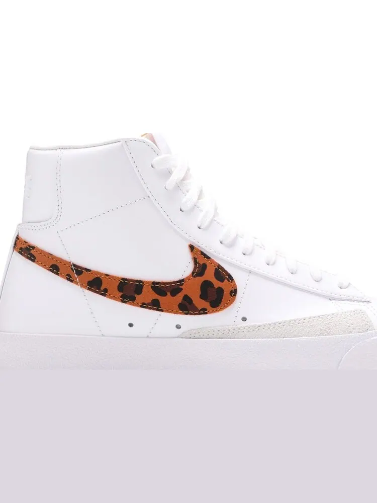 Кроссовки Nike Wmns Blazer Mid '77 — изображение 2 из 8, белый