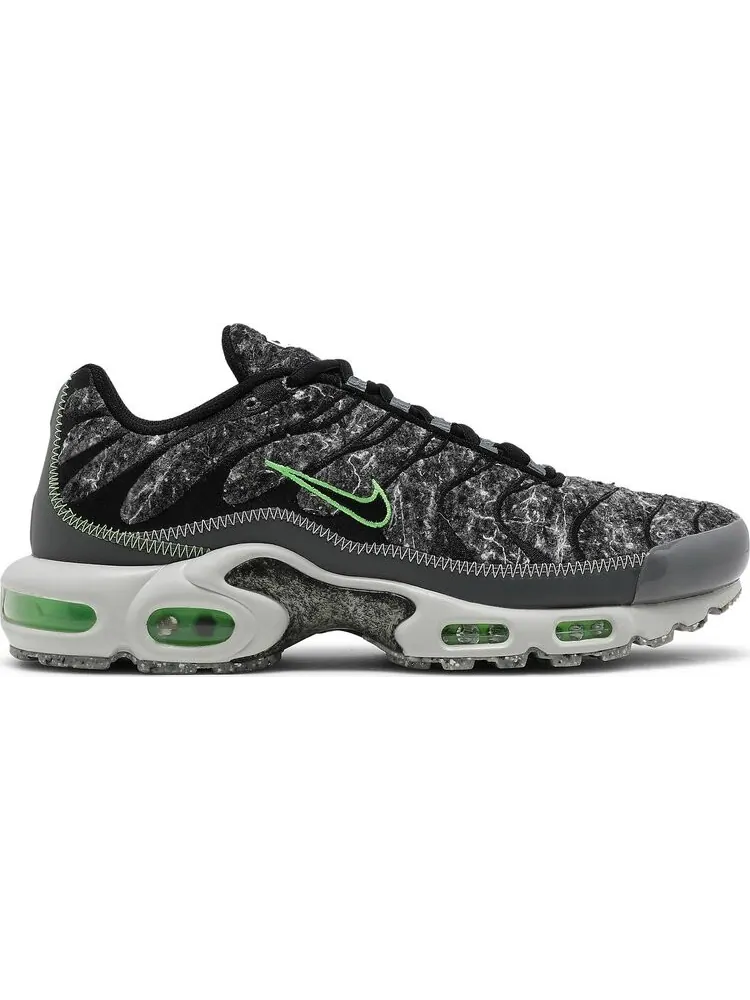 Кроссовки Nike Air Max Plus Essential 'Crater - Electric Green' — изображение 1 из 8, черный