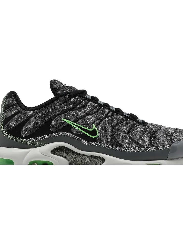 Кроссовки Nike Air Max Plus Essential 'Crater - Electric Green' — изображение 2 из 8, черный