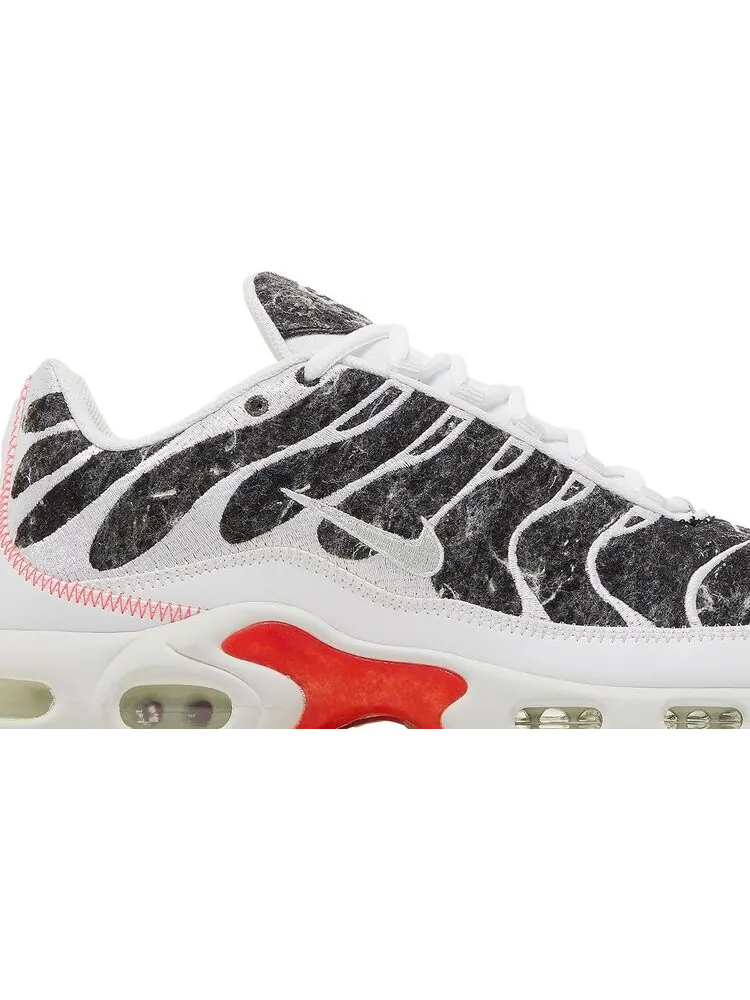 Кроссовки Nike Air Max Plus Essential 'Crater - Photon Dust' — изображение 2 из 8, белый