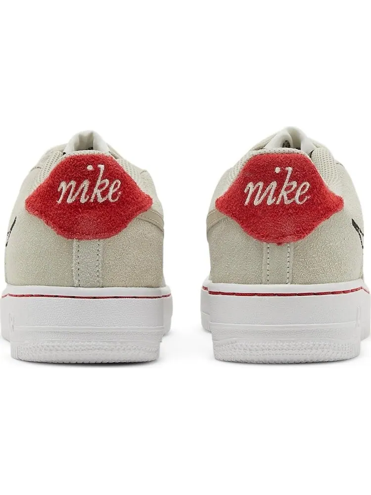 Кроссовки Nike Air Force 1 LV8 S50 GS 'Light Stone University Red' — изображение 6 из 8, бежевый