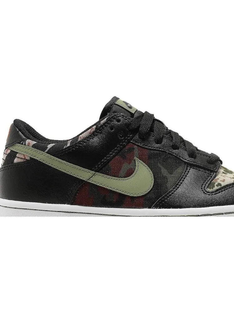 Кроссовки Nike Dunk Low SE GS 'Black Multi-Camo' — изображение 2 из 8, зеленый