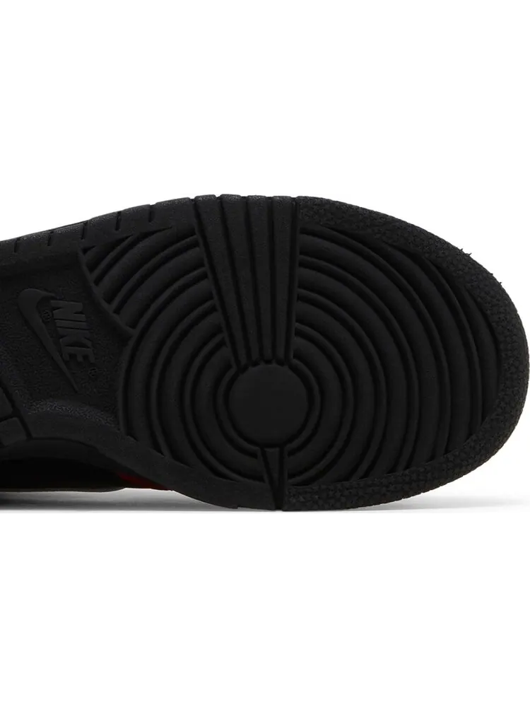 Кроссовки Nike Dunk High GS 'Black University Red' — изображение 5 из 8, красный