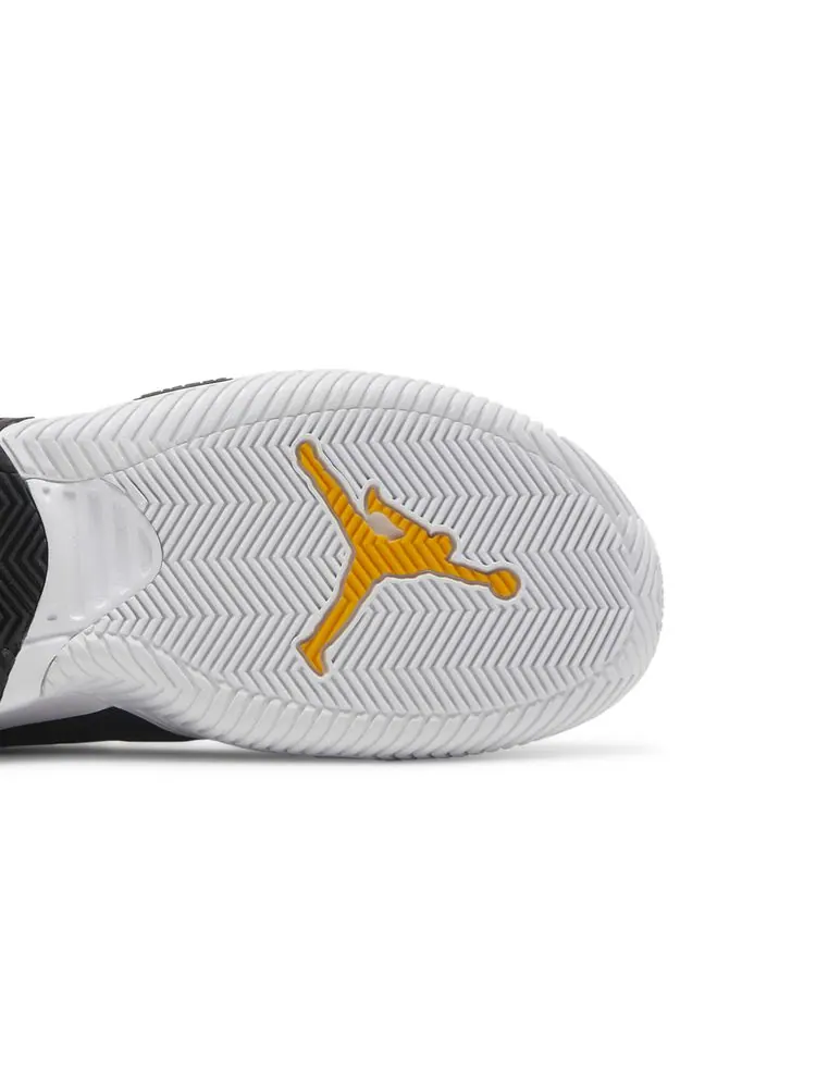 Кроссовки Jordan Stay Loyal 'White Taxi Black' — изображение 5 из 8, белый черный