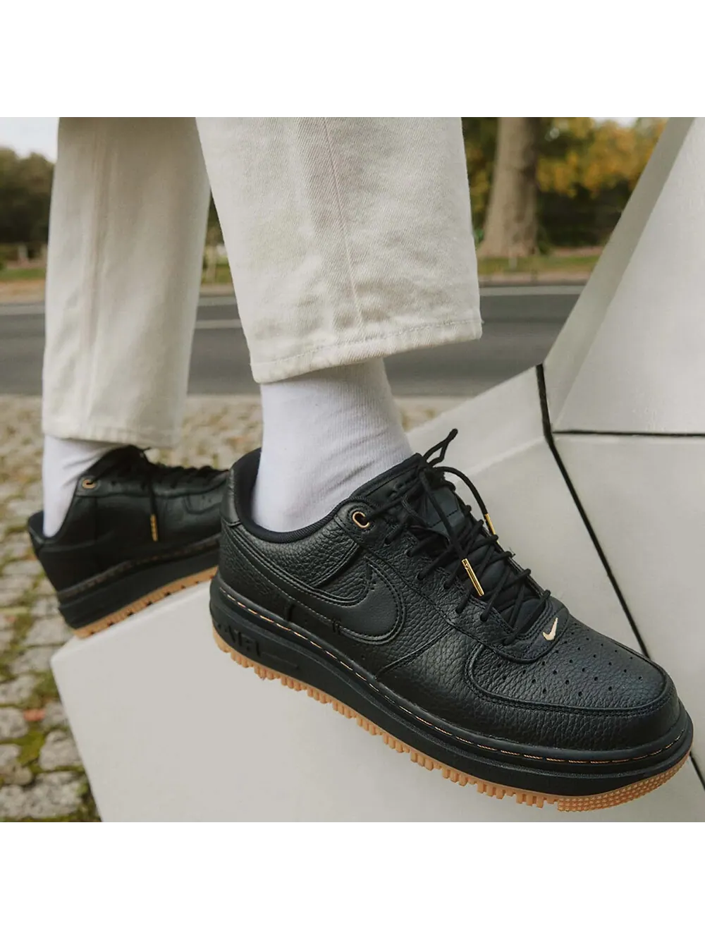 Кроссовки Nike Air Force 1 Luxe — изображение 7 из 9, черный