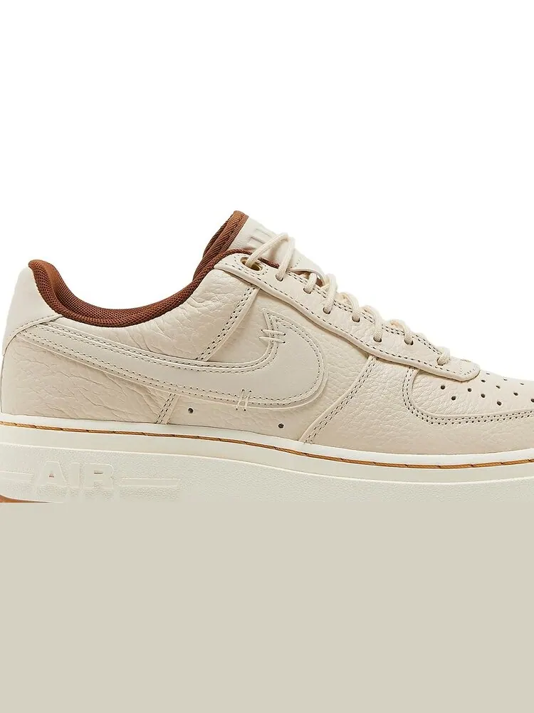 Кроссовки Nike Air Force 1 Luxe 'Pecan' — изображение 2 из 8, коричневый