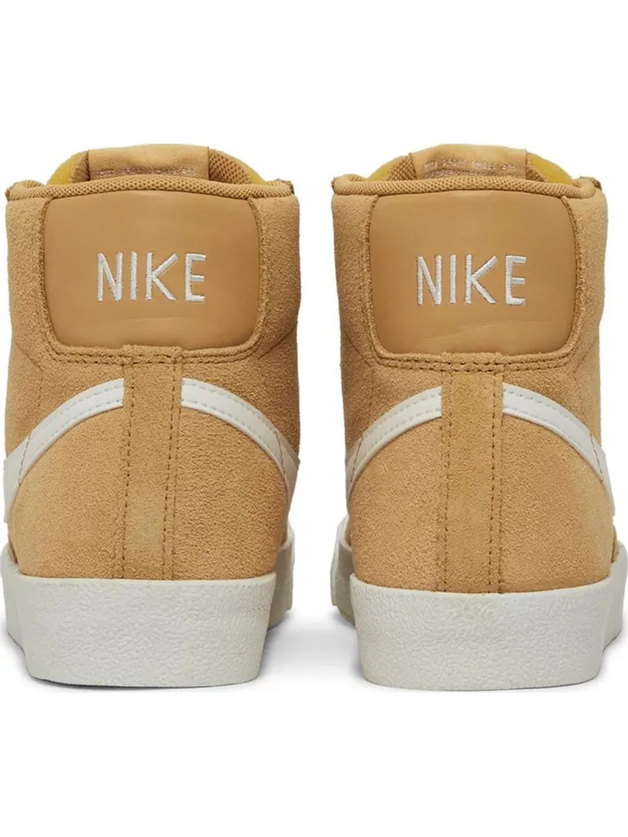 Кроссовки Nike Wmns Blazer Mid '77 — изображение 3 из 4, светло-коричневый/белый